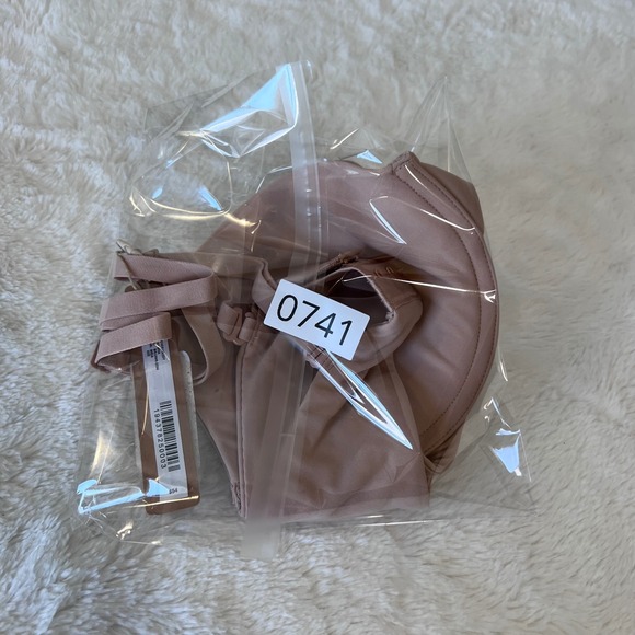 Skims Fits Everybody T-Shirt Bra Mica Tan Underwire 32D NWT - Picture 10 of 10